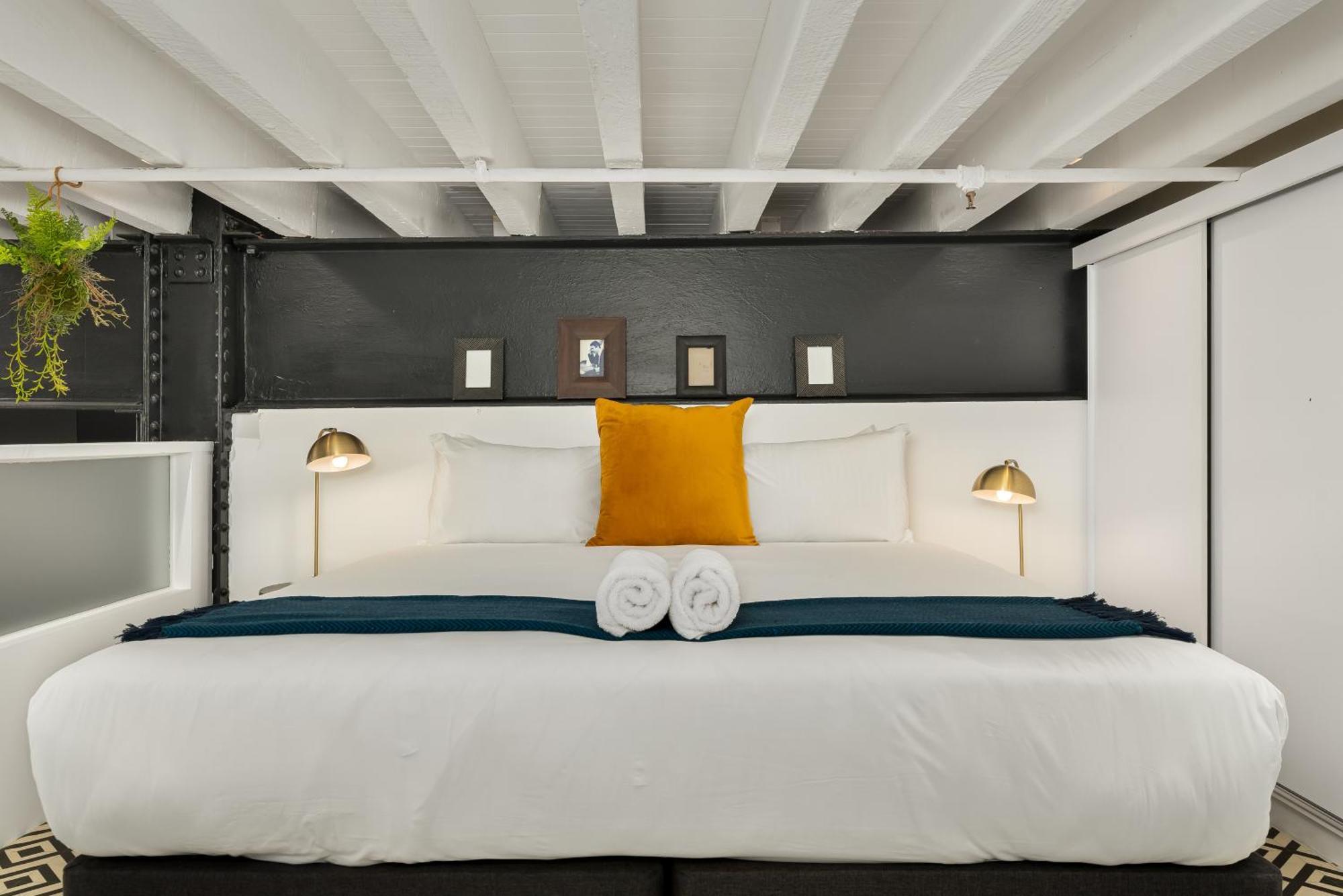 102 Wolroy House Apartment *